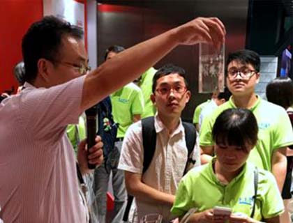 新華網“粵造粵強”采訪團走進大族激光